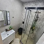 Agora Luxury 9 *